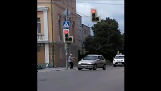 Пешеход танцует :-)