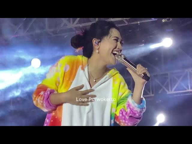 Cantiknya Happy Asmara Bawa Lagu Nemen I Terbaik - Konser Purwokerto #happyasmara #nemen #lagunemen class=