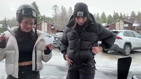 VLOGMAS DAY 15: Big Bear cabin tour, skiing for th...