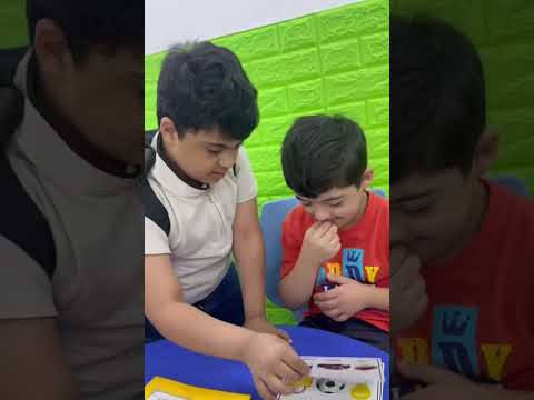 المعلم الصغير عبد الله ي دهش بذكائه وفطنته طفولة بريئة ومرح