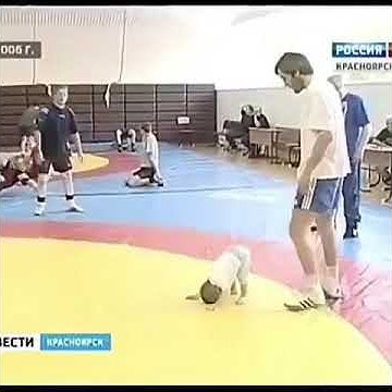 Бувайсар Сайтиев с сыном в зале - YouTube