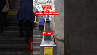 Poland | Wroclaw Main Station - Luggage moving Machine #wroclaw #polandtravel #poland #europe