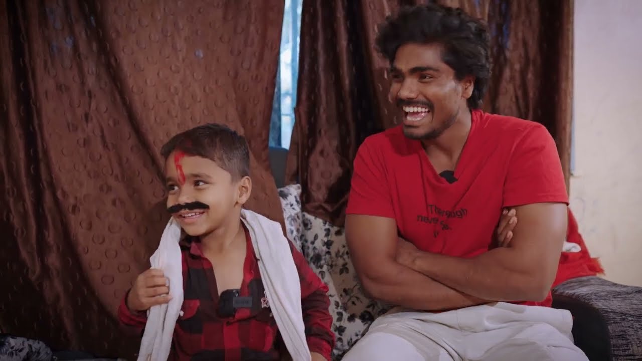 कृष्णाने लावल्या नकली मिश्या 😜😂