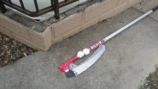 庭木の剪定に枝打ち一発で枝を切る