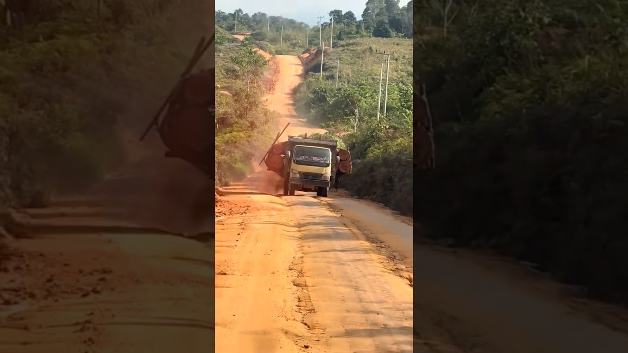 🚛 Asphalt Fighter? No, This Is A Mud Fighter! [Pejuang Aspal? Ini Pejuang Lumpur!] #shortvideo