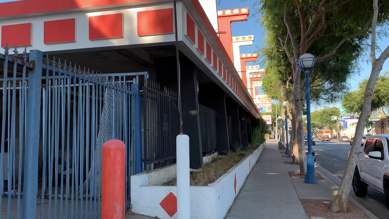 Googie style Madison Car Wash, West Hollywood. Built ca