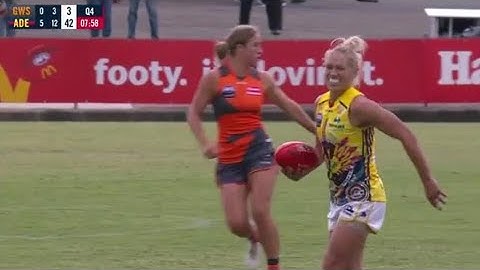 AFLW R7: Phillips lands awkwardly in marking contest