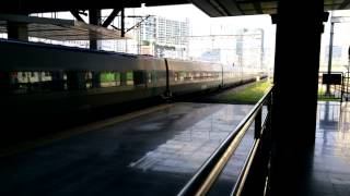 용산역을 통과하는 상, 하행 KTX
