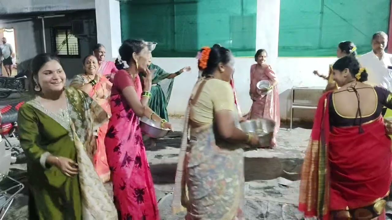 माझ्या डोईवर भरली घागर रे | 