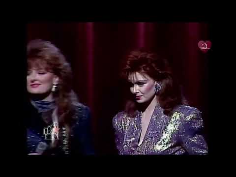 The Judds - Young Love (Strong Love)(1989)(TNN Viewers Choice Awards 720p)