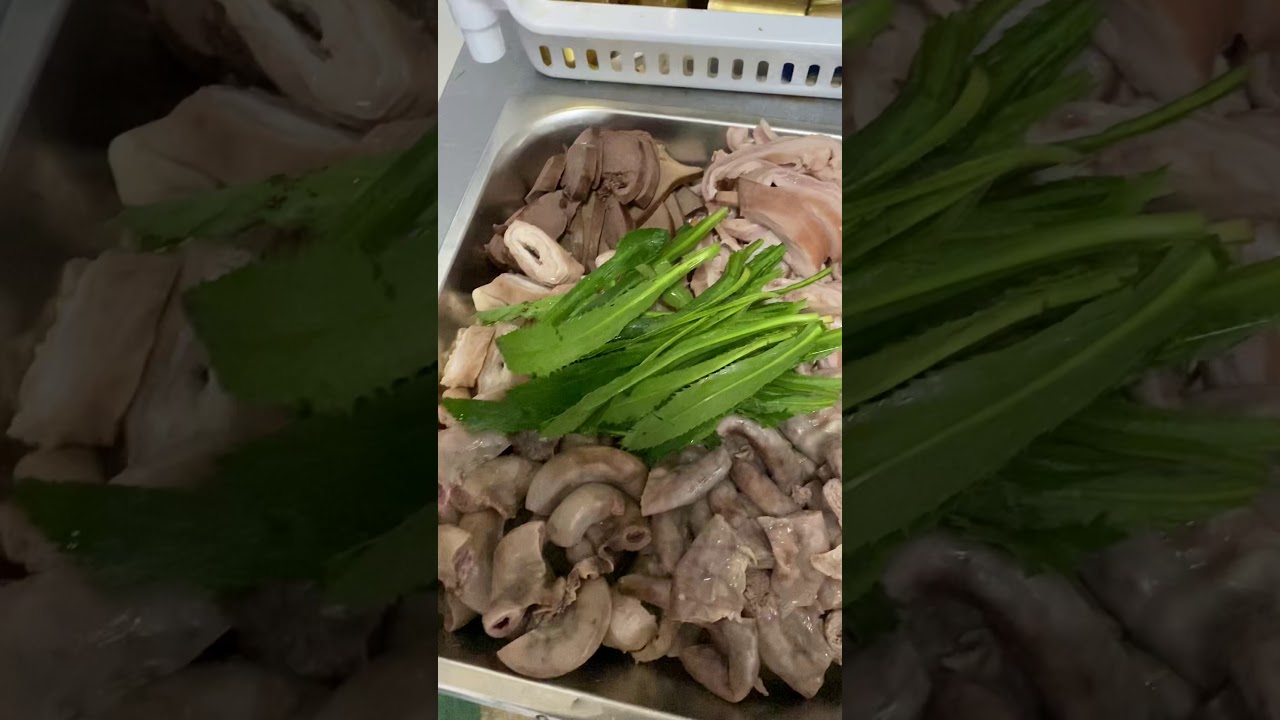 Hàng chục phách gỗ pơ mu giấu gần... trạm biên phòng