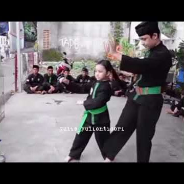 Alwi Ajarkan Aminah Silat