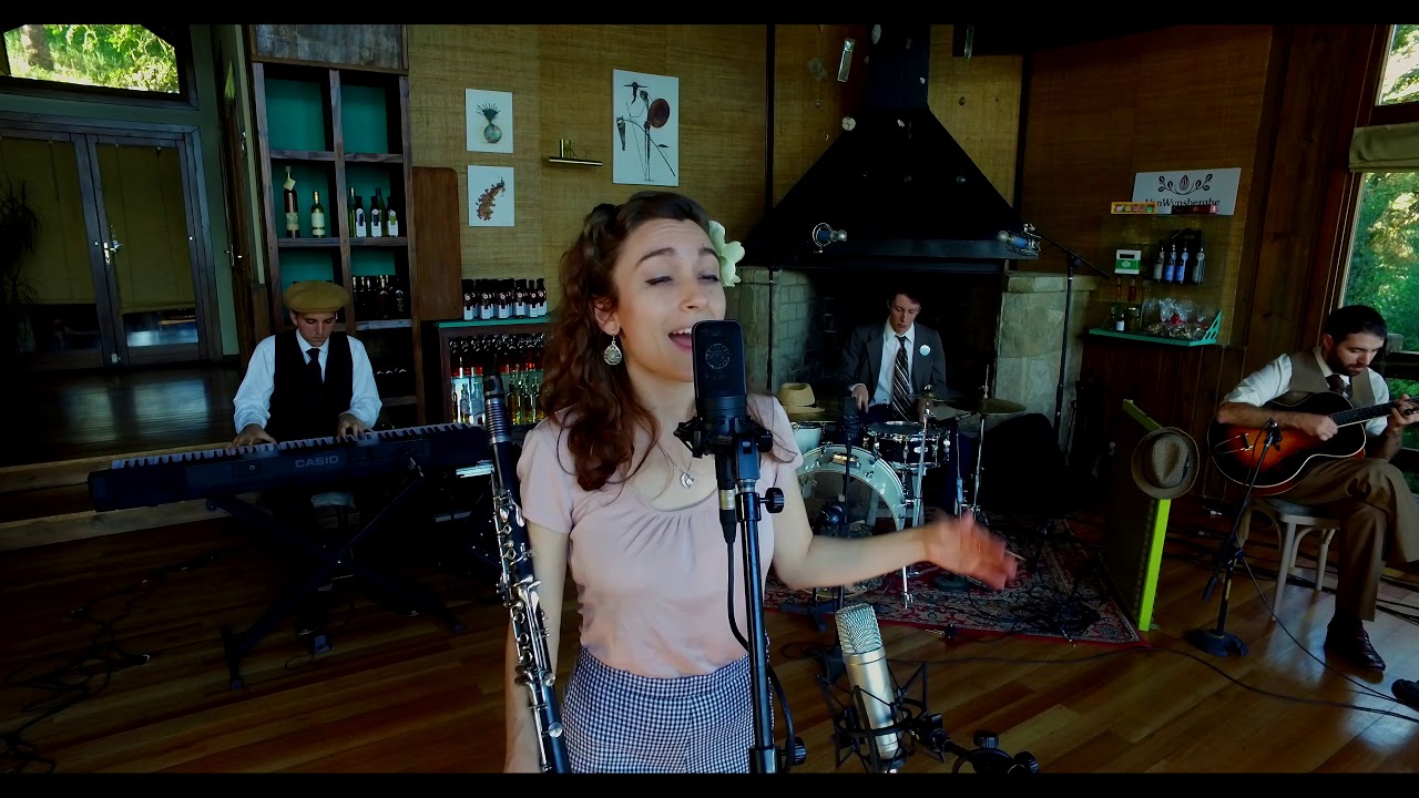 Chloe Feoranzo - He ain't got rhythm 4K