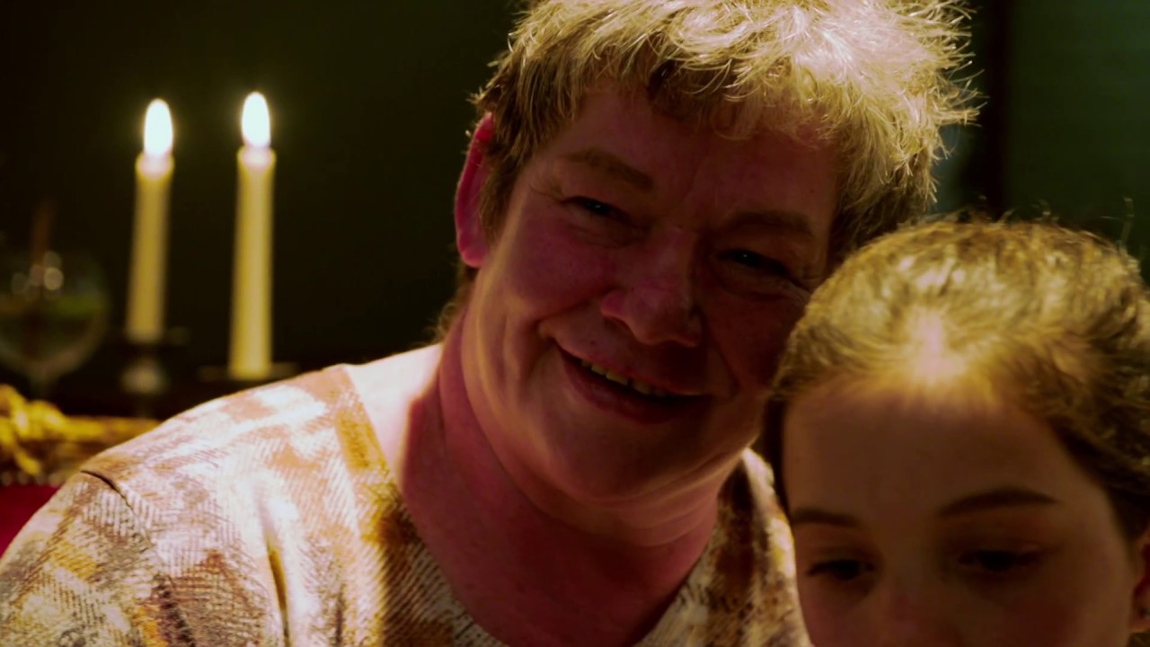 Sofia en Vera zetten hun tweede mama in de bloemetjes | De Wensboom | VTM