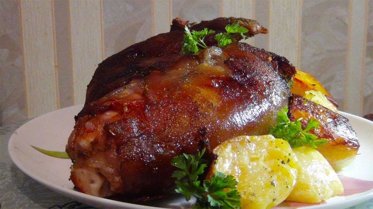 Сочная,вкусная свиная рулька ,запеченная в духовке -Pork knuckle baked in the oven