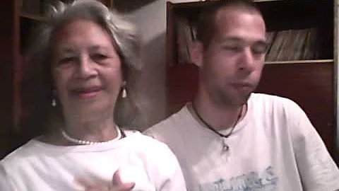 Mme Darre Raymonde fait une petite causette avec s...