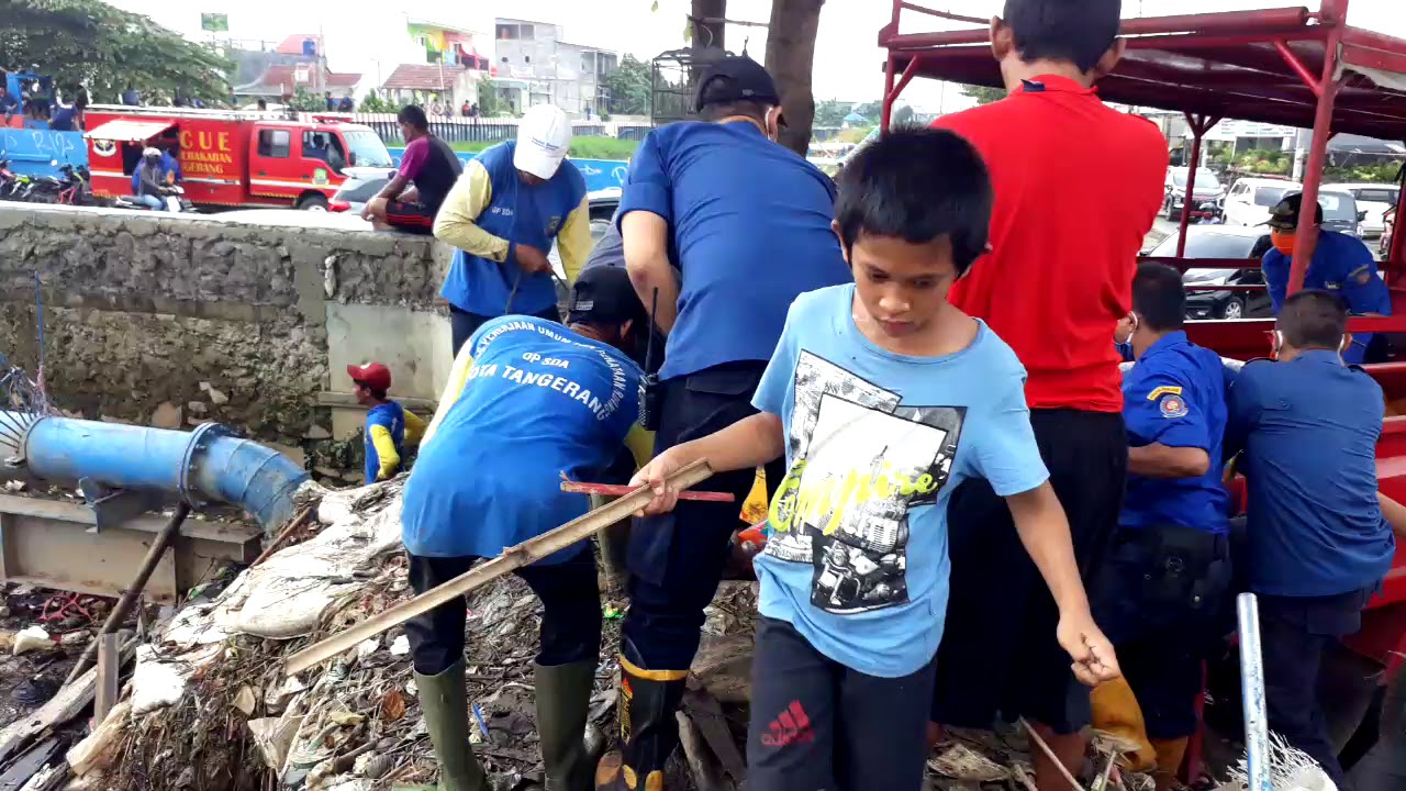  ANAK  KECIL  TERPELESET DI  JMBATAN ALAMANDA YouTube