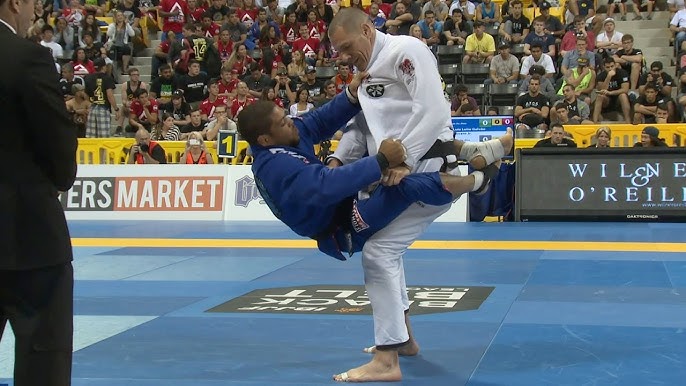 Jiu Jitsu---O futebol americano ajudou o campeão do Chicago Open vencer  Gregor Gracie‏