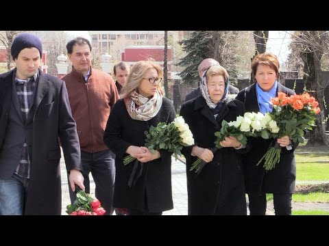 На могиле Ельцина 9 лет спустя
