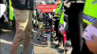 NGAKAK! 'Motor Thailand' kena tilang polisi indonesia wkwkwk