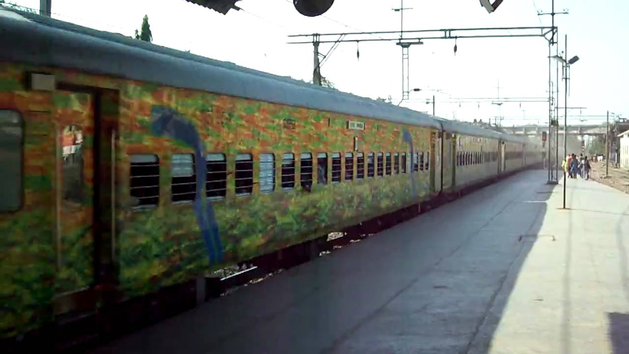 2284 Ernakulam Duronto Express - YouTube