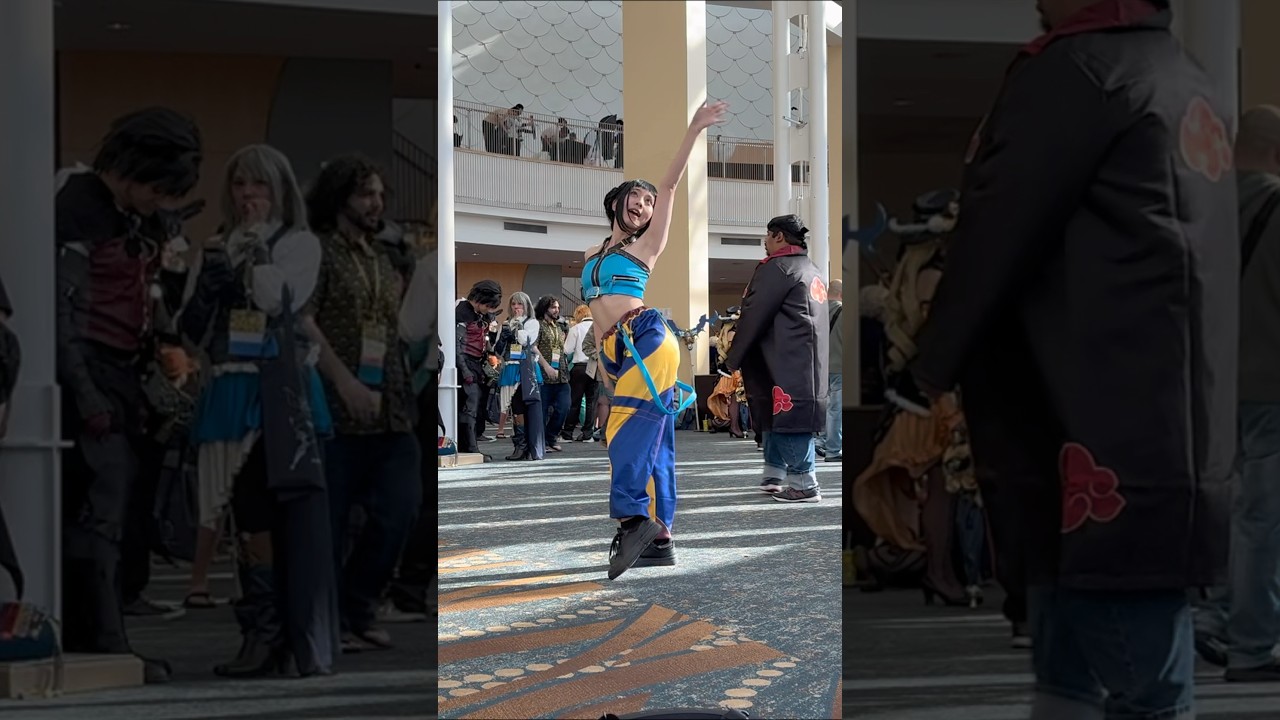 Zoey Cosplay Public Dance - GOLDEN by Huntrix #kpopdemonhunters #cosplay #hamucotton