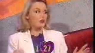 Kylie Minogue : Don't Forget Your Toothbrush PT 2 - Game scene with fan Graham 10.12.1994