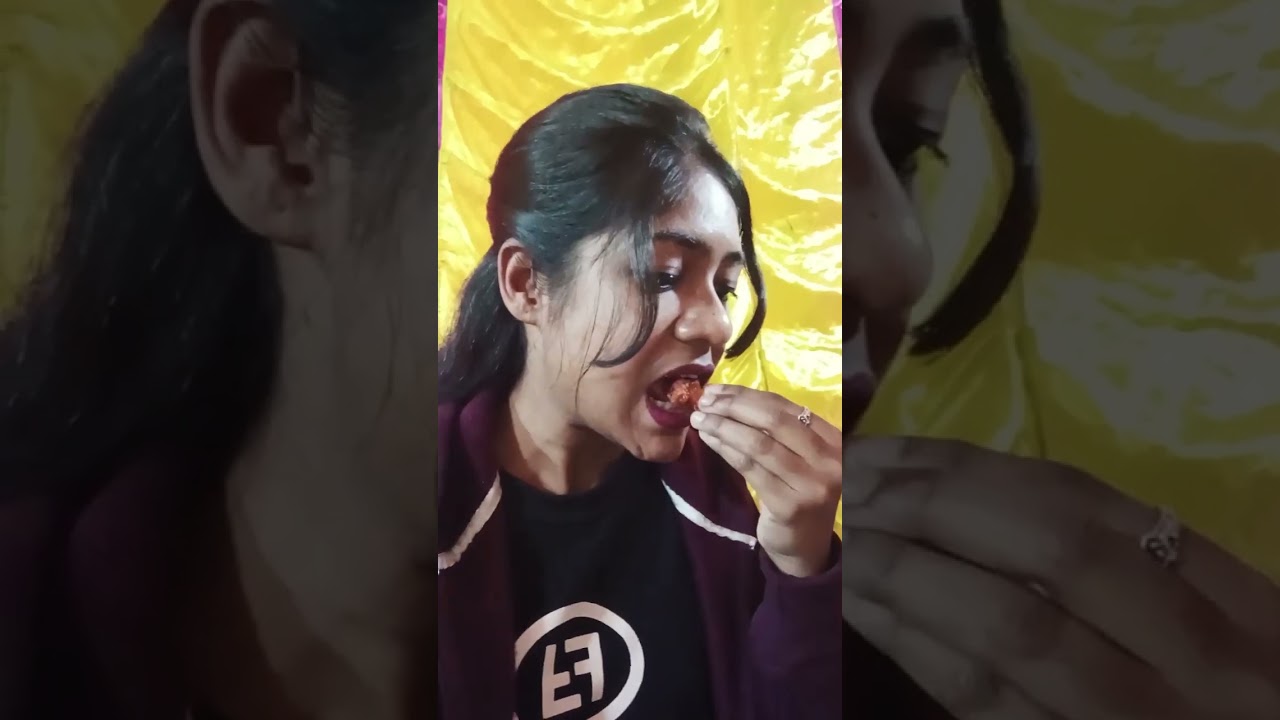 মেলায় গিয়ে কাঁচা মোমো খেলাম 🤮