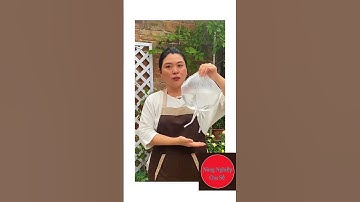 Cách tưới nước cho hoa và cây trồng trong chậu.