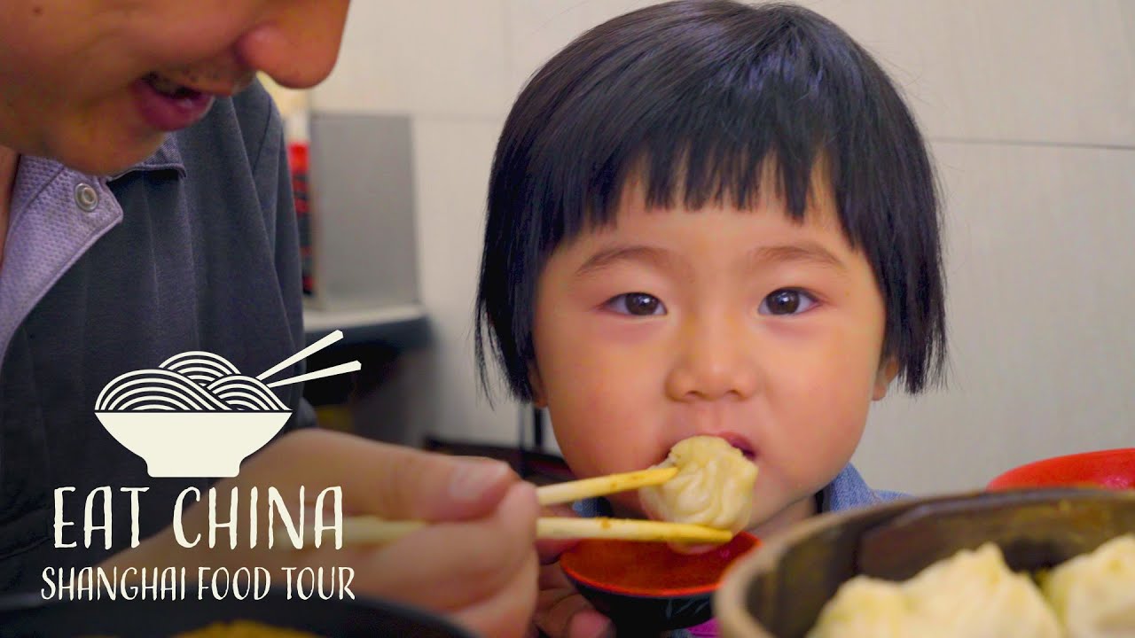 Shanghai Food Tour: Best Soup Dumplings, Pan-Fried Buns, and River Shrimp Ceviche – Eat China (S1E9)