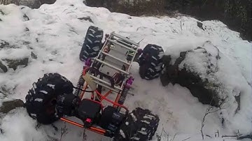 RC crawler axial AX10 winter climbing