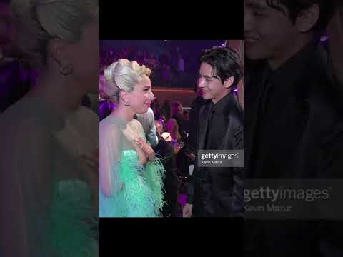 تايهيونغ مع ليدي غاغا في حفل الغرامي 2022  