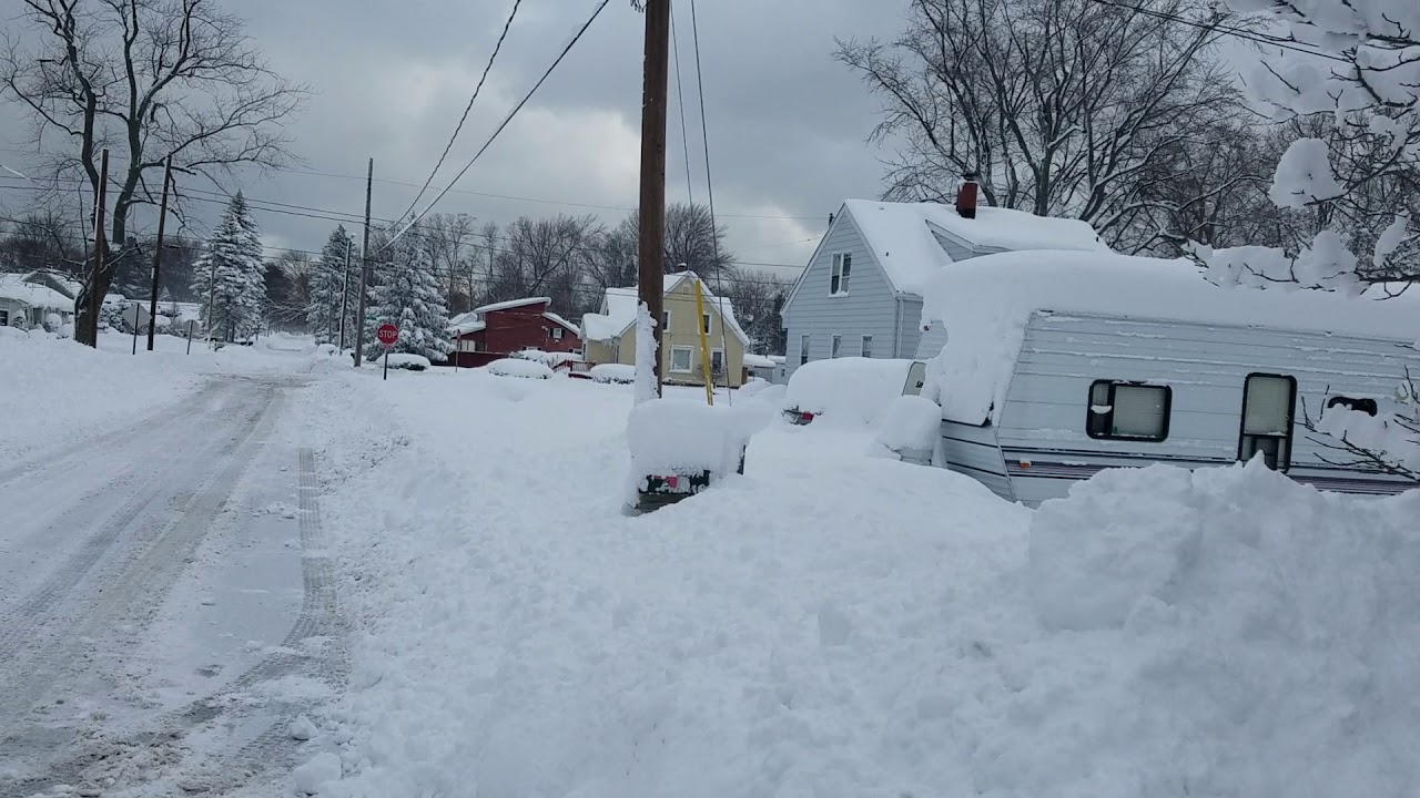 Historic snowfall in Erie Pennsylvania video 2. - YouTube
