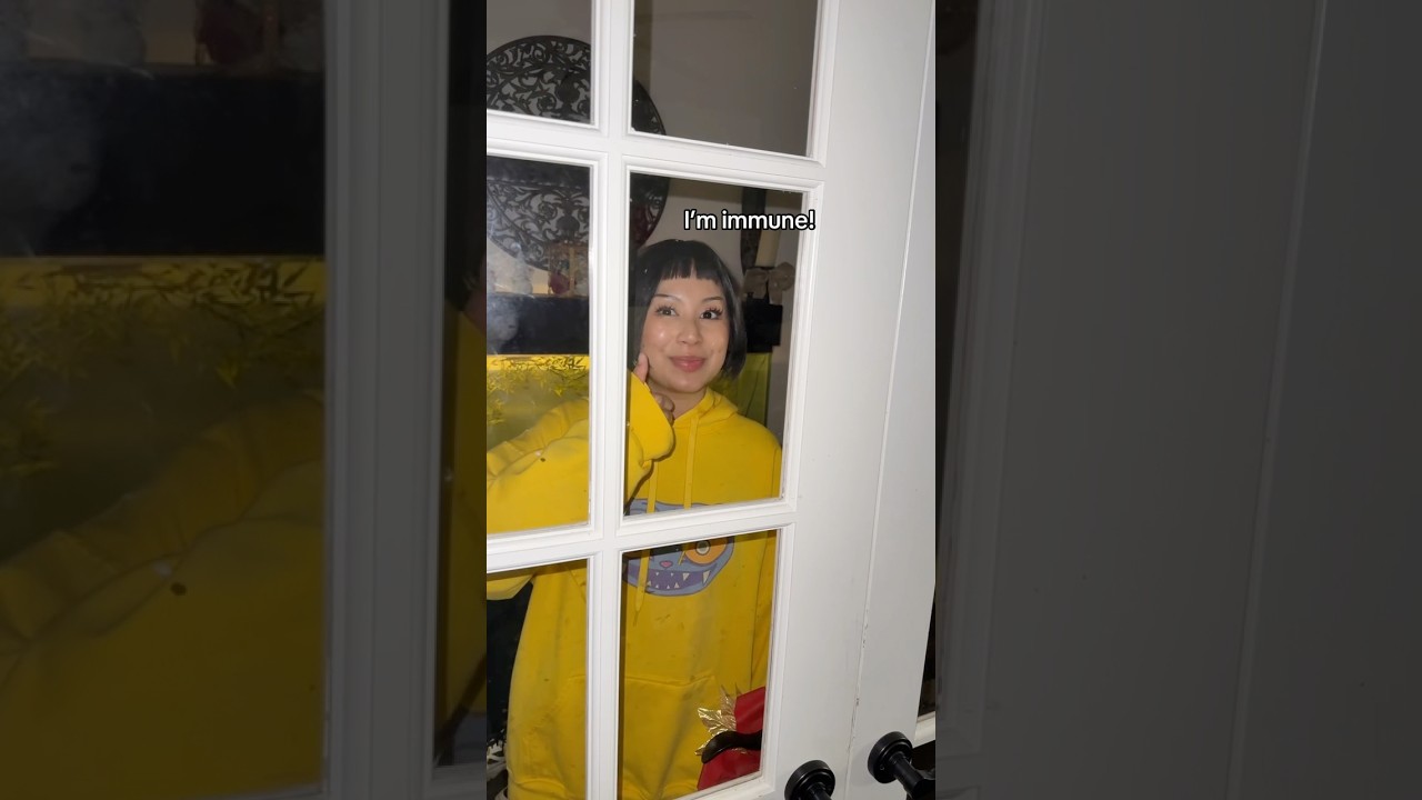 Zoey BUILT different 😌✨ #cosplay #kpopdemonhunters #huntrix