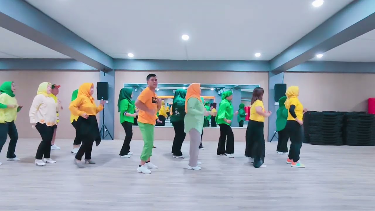 Turn It Up EZ - Line Dance / Demo : Okami Studio Palembang 