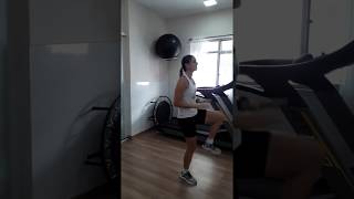 Alternating high knees