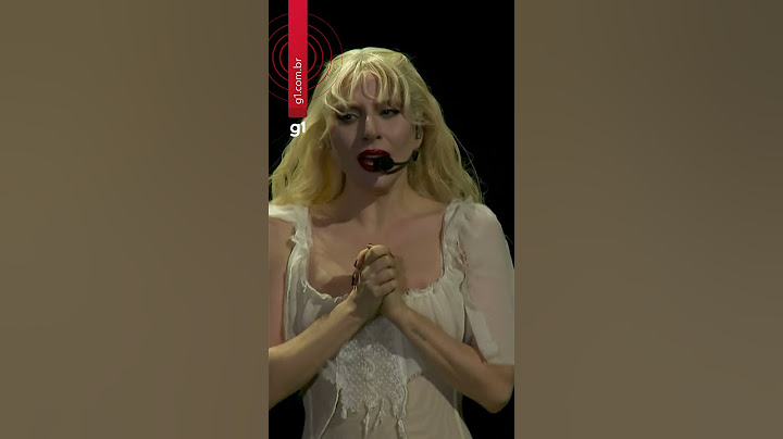 Lady Gaga se emociona durante show em Copacabana