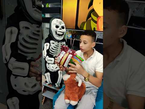 المارد السحري القصير والهدايا المفاجاه      طرائف  عمر ماتريكس