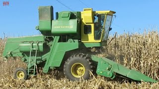 JOHN DEERE 105 Combine Harvesting Corn