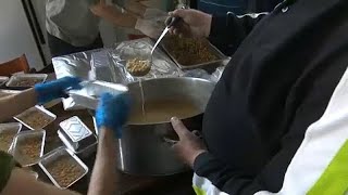 Naponta két-háromezer rászoruló kap ingyen ételt Athénban