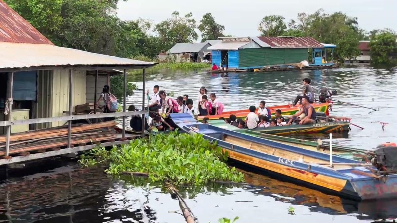 Students are taking off the boat to study.