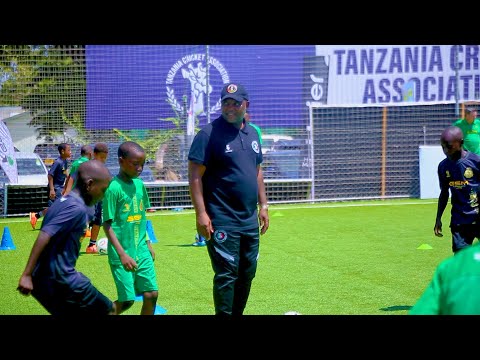 PITSO MOSIMANE ASHANGAA UWEZO WA YANGA TAZAMA AKIWANOA MADOGO WA ACADEMY MPYA MBELE YA ENG HERSI