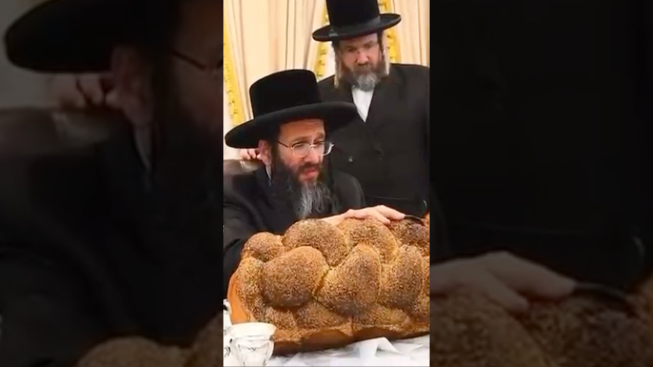 האדמו״ר מספינקא רמ״א בסעודת הילולה לרגל היאורצייד של אביו האדמו״ר זי״ע