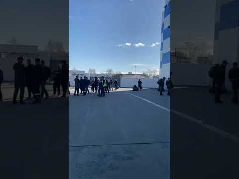 Диспетчер аэропорта в Южно-Сахалинске проводила мобилизованных земляков трогательной речью