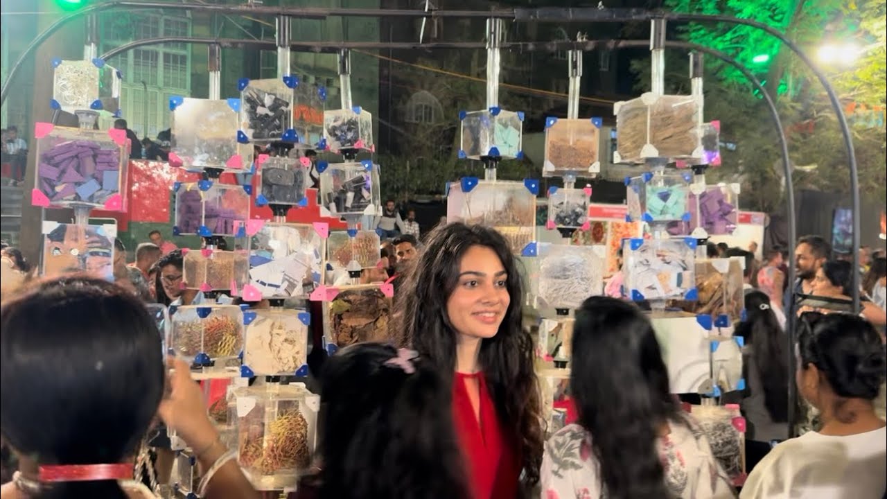 Kala ghoda festival#kalaghodaartfestival#south mumbai#art#reddress#mumbai#vibe