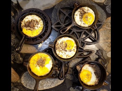 17 Genius Uses for a Teeny Tiny Miniature Cast Iron Skillet - Vindulge