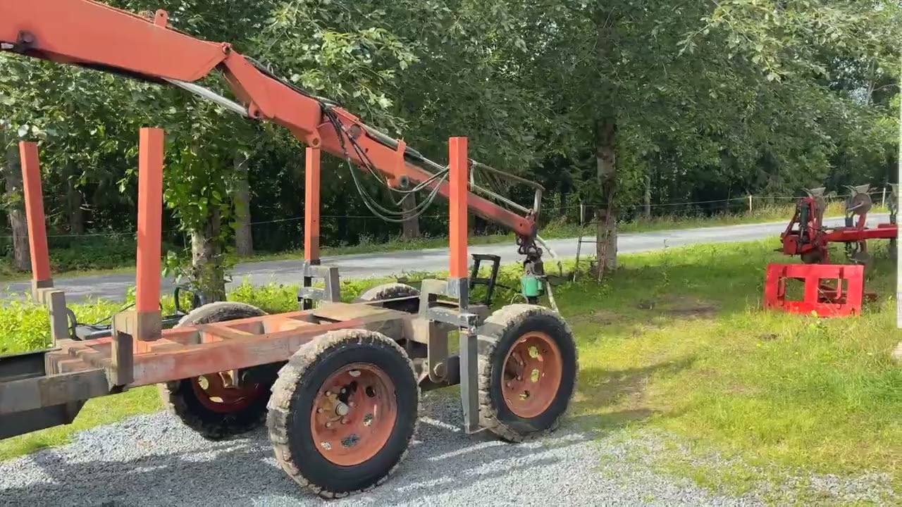 Skogsvagn med kran HIAB 
