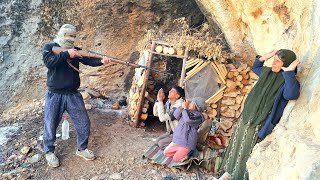 Wilde jager valt dakloos gezin aan; bloedige confrontatie om onderdak 🏚️😱