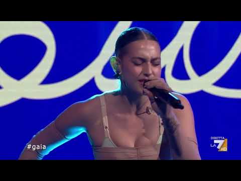 Gaia canta il suo singolo \