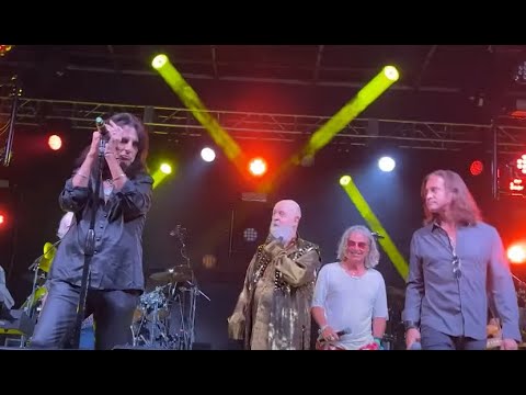 Alice Cooper, Rob Halford and Scott Stapp covered Roadhouse Blues at Coopstock2 now posted